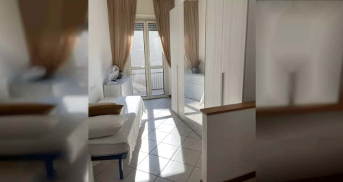 Stanza 3 in appartamento con 4 camere a Sesto San Giovanni