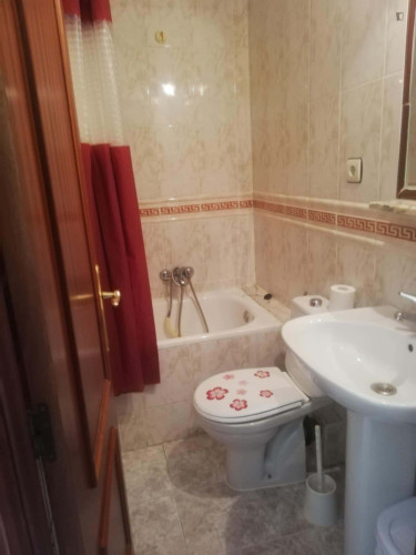 Room in Paseo de San Antonio, Salamanca with 5 bedrooms