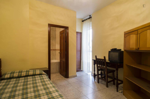 Room in Paseo de San Antonio, Salamanca with 5 bedrooms