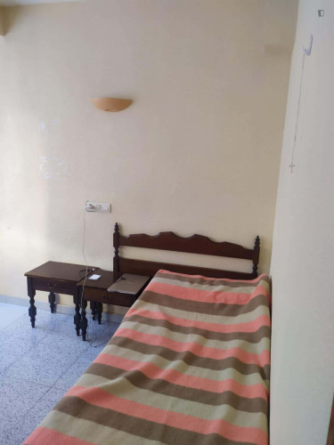 Room in Paseo de San Antonio, Salamanca with 5 bedrooms