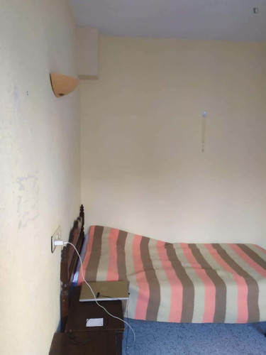 Room in Paseo de San Antonio, Salamanca with 5 bedrooms - Gallery - 5