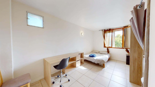 Room in Avenue de la Trillade, Avignon for 94 m² with 4 bedrooms