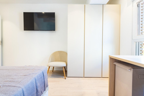 Double bedroom in 4-bedroom apartment
