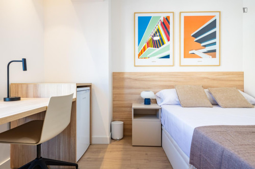 Double bedroom in 4-bedroom apartment