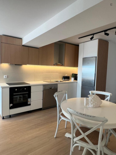 Comfortable 2-bedroom flat - Gallery - 8