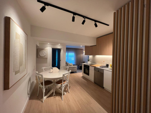 Comfortable 2-bedroom flat - Gallery - 9