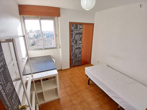 Beautiful single bedroom in a 5 bedroom apartment
