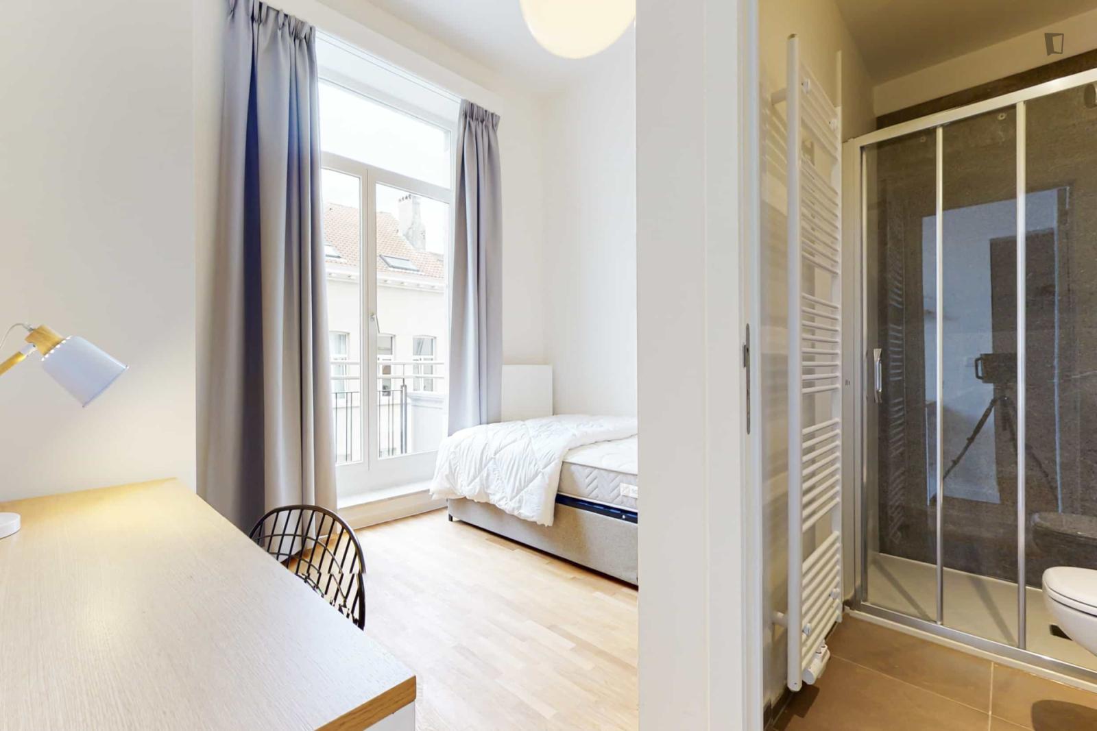Very Neat Ensuite Single Bedroom Near Schuman Metro - 1