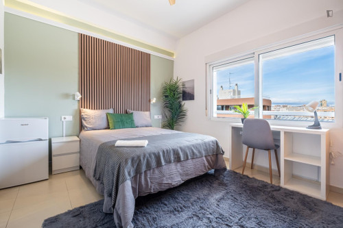 Sublime double ensuite bedroom near the Alicante train station