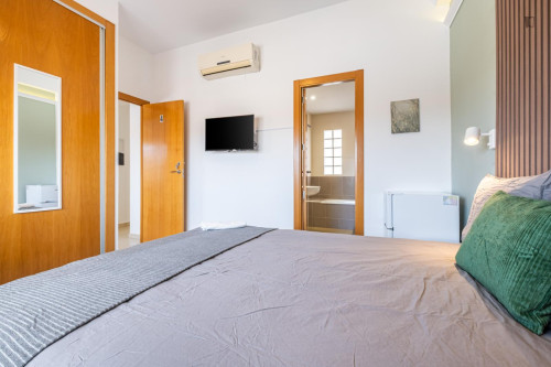 Sublime double ensuite bedroom near the Alicante train station