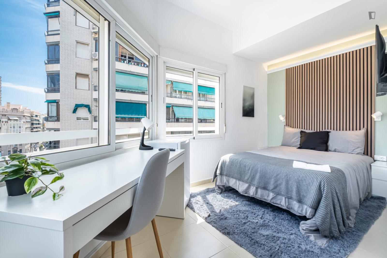 Grand Double Bedroom In Benalua - 1