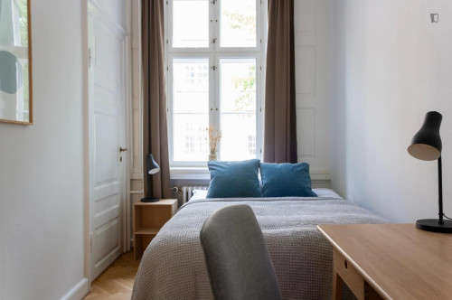 Nice single bedroom in charming shared flat in Klædebo Kvarter