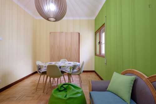 Single Bedroom with Private Bathroom next to Sereia Garden