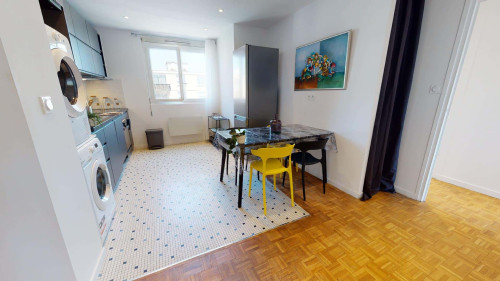 Room in Avenue Général de Gaulle, Caluire-et-Cuire for 68 m² with 3 bedrooms - Gallery - 10