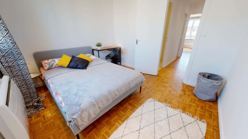 Room in Avenue Général de Gaulle, Caluire-et-Cuire for 68 m² with 3 bedrooms