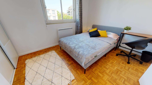 Room in Avenue Général de Gaulle, Caluire-et-Cuire for 68 m² with 3 bedrooms