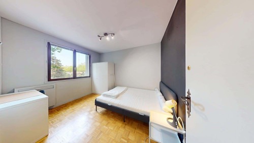 Room in Avenue Jules Guesde, Vénissieux for 116 m² with 5 bedrooms