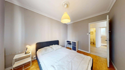 Room in Avenue Jules Guesde, Vénissieux for 116 m² with 5 bedrooms