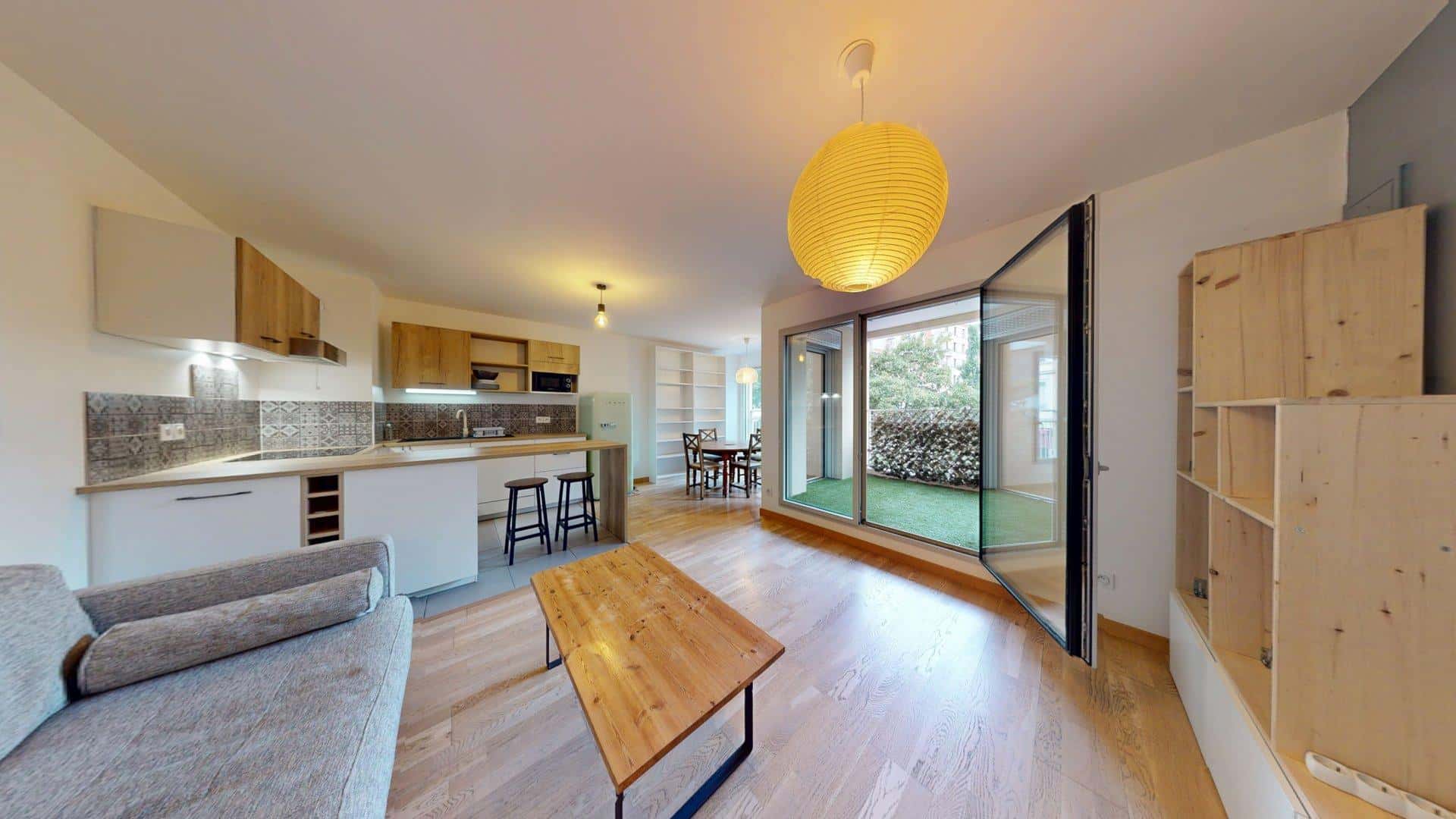Apartment In Rue Bechevelin, Lyon For 66 M² With 2 Bedrooms - 1