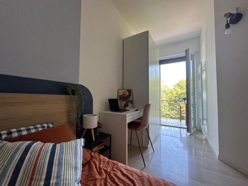 Snug single bedroom in Borgo Trento