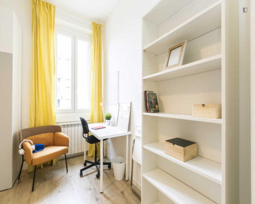 Cozy double bedroom in the Restocco Maroni neighbourhood - Gallery - 8