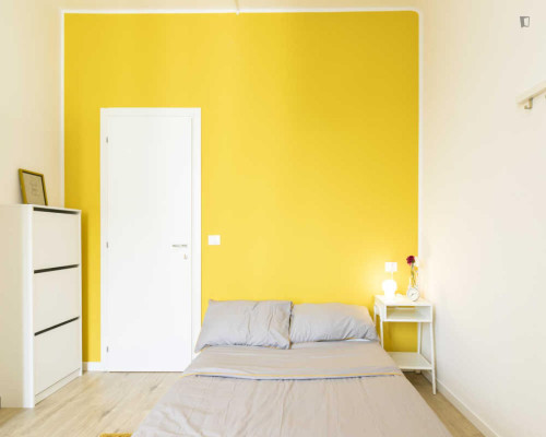 Cozy double bedroom in the Restocco Maroni neighbourhood