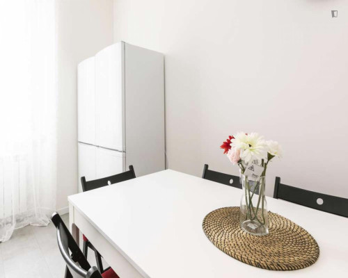 Cozy double bedroom in the Restocco Maroni neighbourhood - Gallery - 9