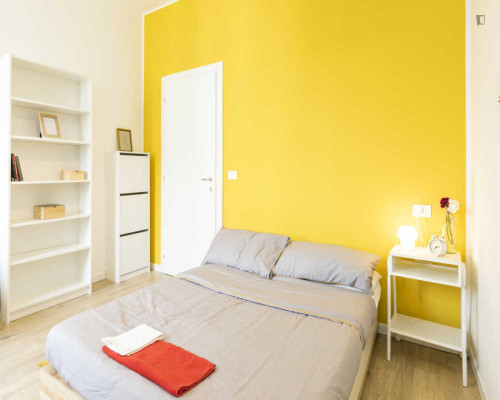 Cozy double bedroom in the Restocco Maroni neighbourhood
