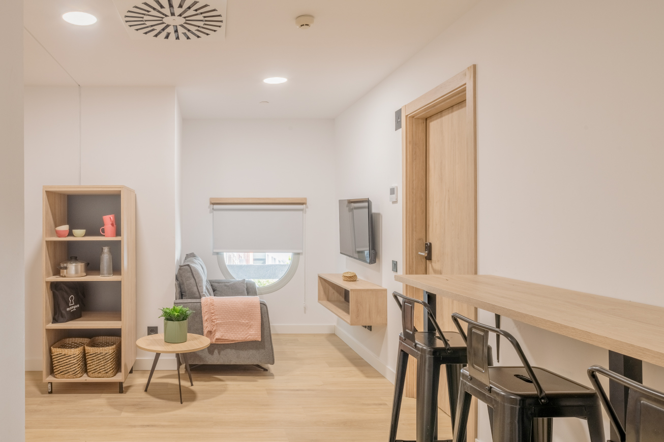 Single Extra In A 3-Bedroom Flat - 4