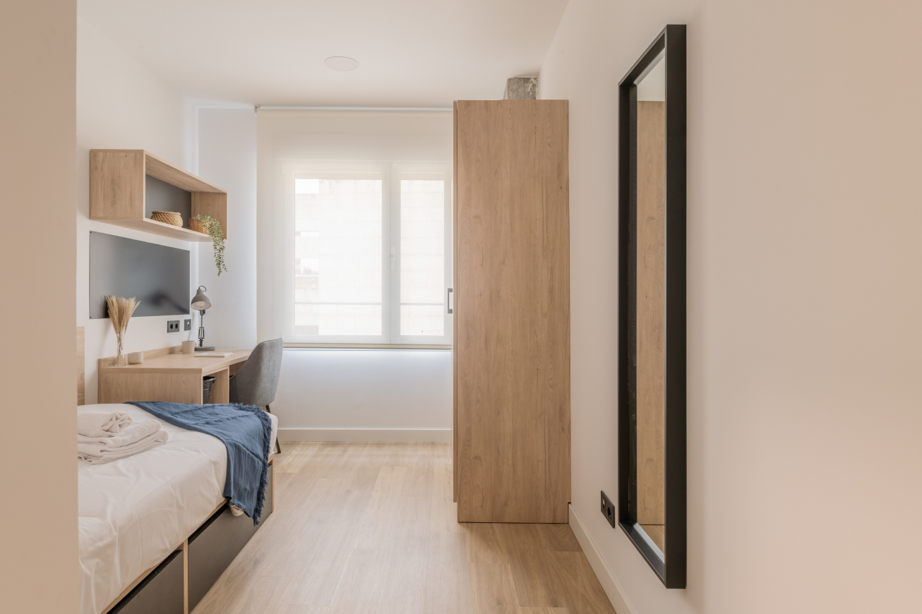 Single Extra In A 3-Bedroom Flat - 3