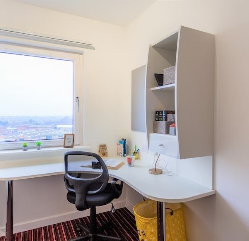  Five Bed Silver  -  Brookland Road  - Gallery -  2