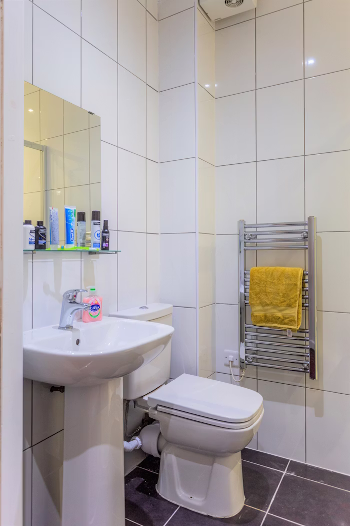  Five Bed Bronze  -  Brookland Road  - Gallery -  3