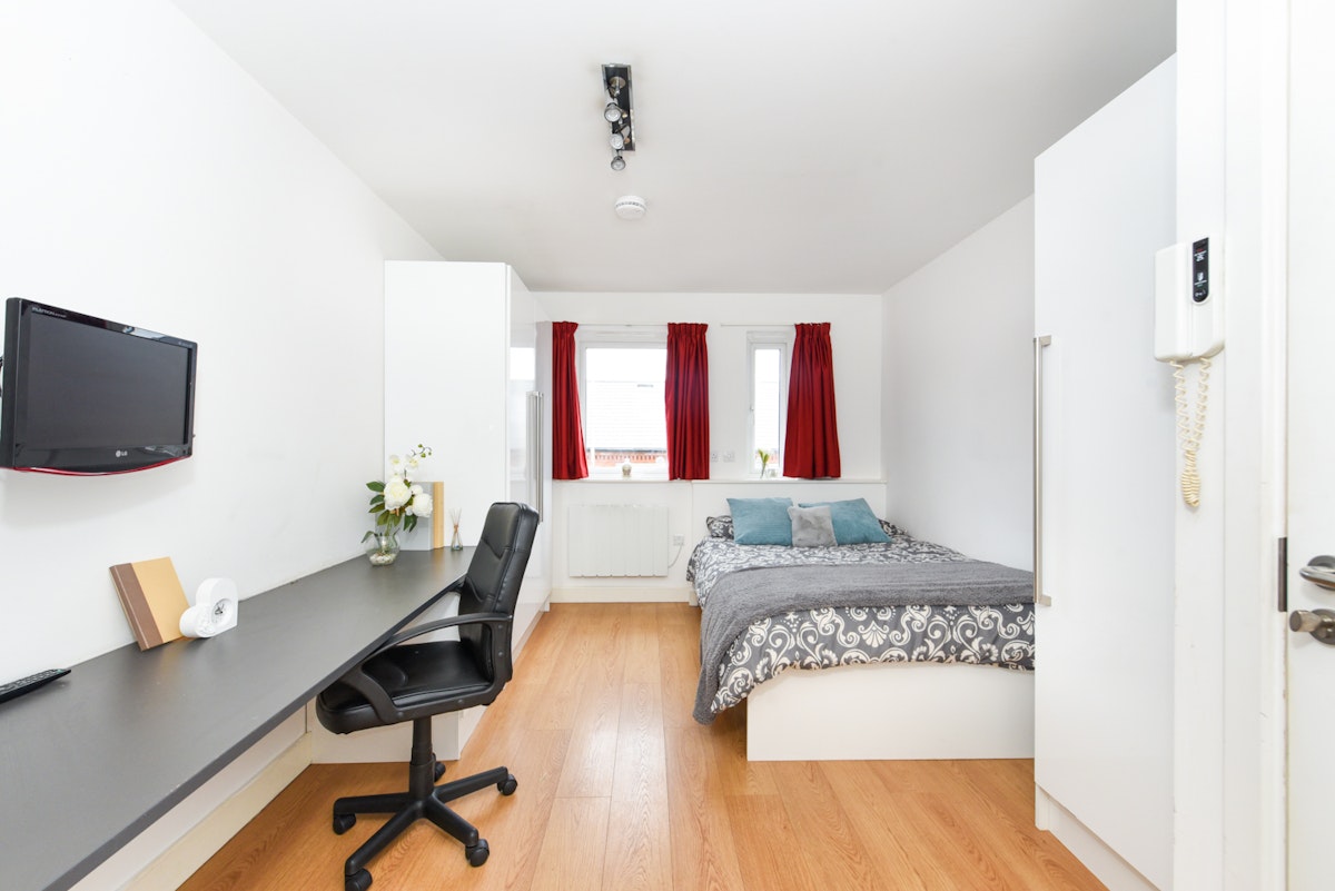  En-Suite Silver  -  Eastern Boulevard  - Gallery -  2