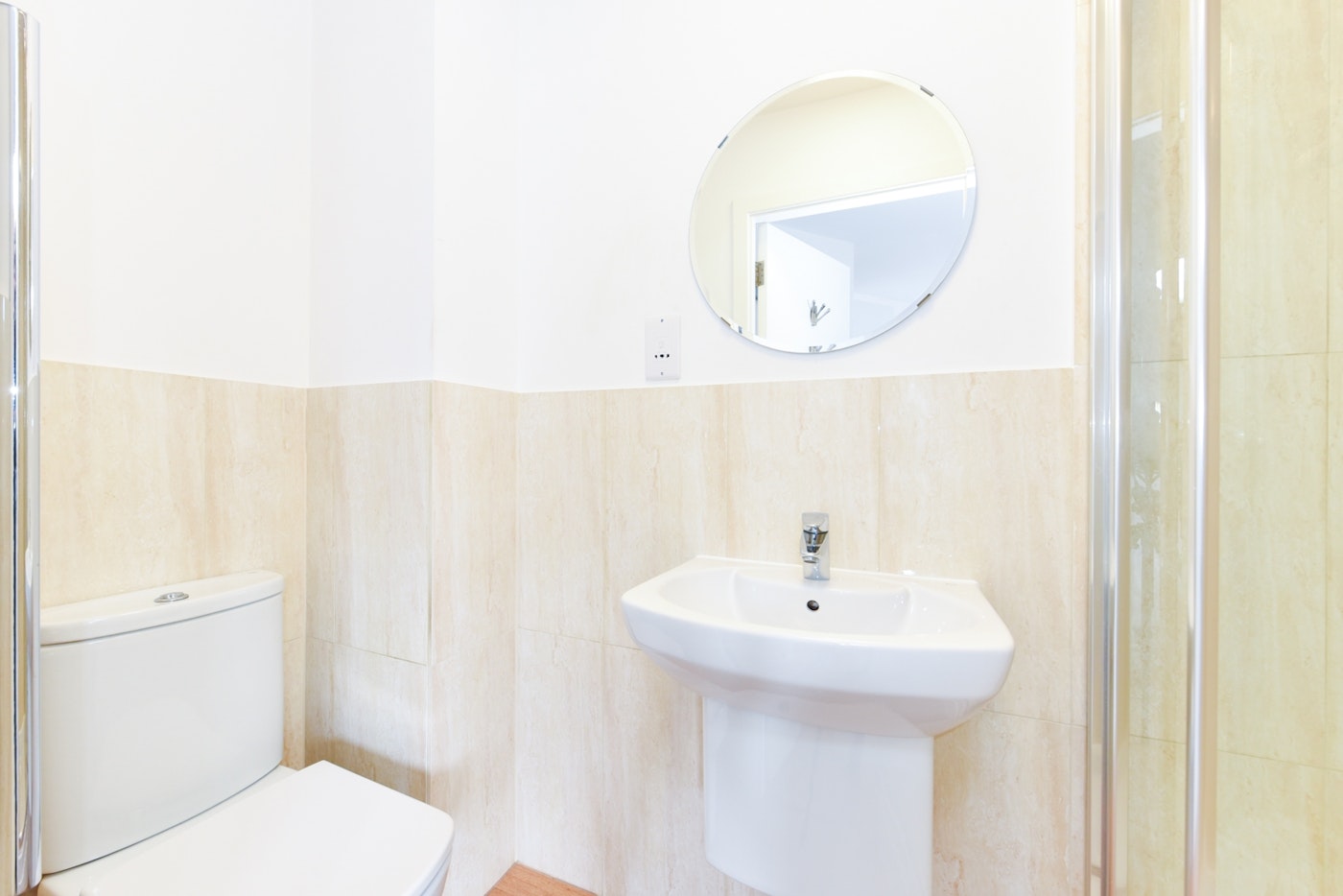  En-Suite Bronze  -  Eastern Boulevard  - Gallery -  2