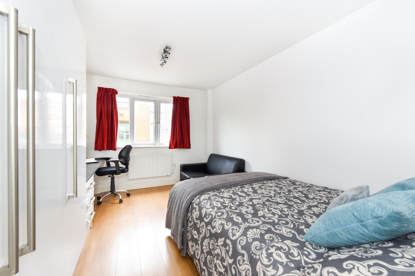  Studio Silver  -  Eastern Boulevard  - Gallery -  1