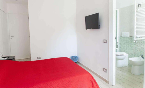 Room in Via Eugenio Torelli Viollier, Roma for 102 m² with 4 bedrooms