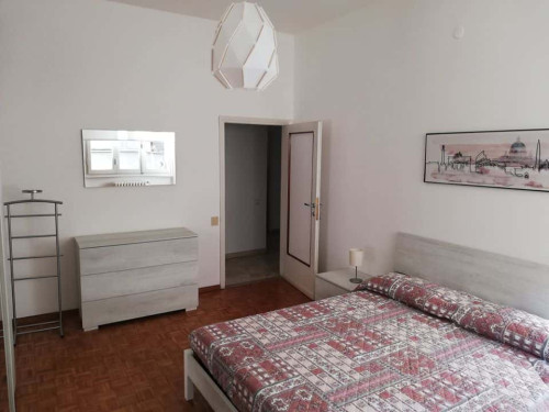Room in Via Domenico Cimarosa, Firenze for 92 m² with 3 bedrooms