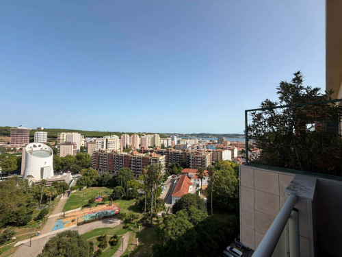 Exceptional three-bedroom apartment, combining generous spaces, high-quality construction, premium equipment and elegant contemporary décor - Gallery - 14