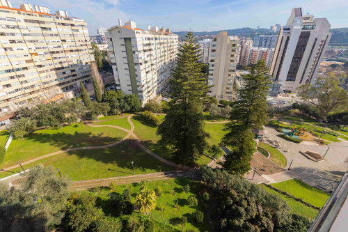 Exceptional three-bedroom apartment, combining generous spaces, high-quality construction, premium equipment and elegant contemporary décor - Gallery - 17