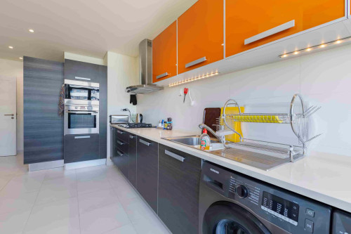 Exceptional three-bedroom apartment, combining generous spaces, high-quality construction, premium equipment and elegant contemporary décor - Gallery - 7