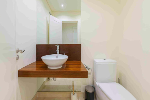 Exceptional three-bedroom apartment, combining generous spaces, high-quality construction, premium equipment and elegant contemporary décor