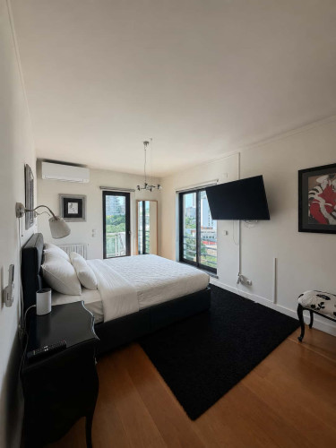 Exceptional three-bedroom apartment, combining generous spaces, high-quality construction, premium equipment and elegant contemporary décor - Gallery - 26