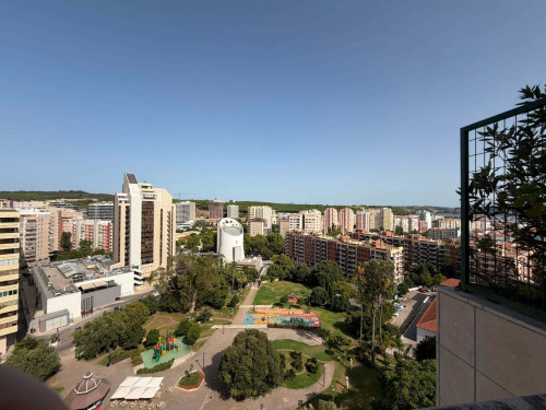 Exceptional three-bedroom apartment, combining generous spaces, high-quality construction, premium equipment and elegant contemporary décor - Gallery - 15