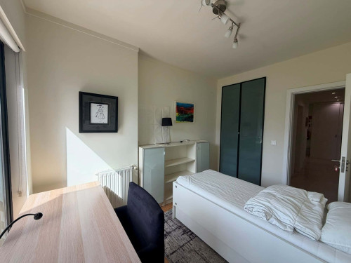 Exceptional three-bedroom apartment, combining generous spaces, high-quality construction, premium equipment and elegant contemporary décor - Gallery - 18