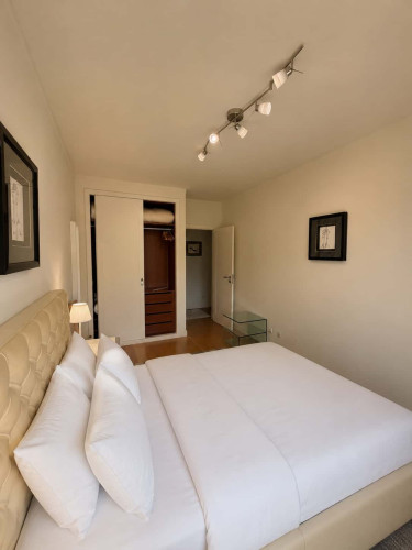 Exceptional three-bedroom apartment, combining generous spaces, high-quality construction, premium equipment and elegant contemporary décor - Gallery - 31