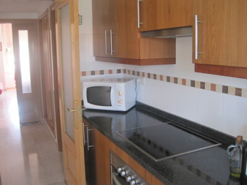 I OFFER ROOM IN ALICANTE