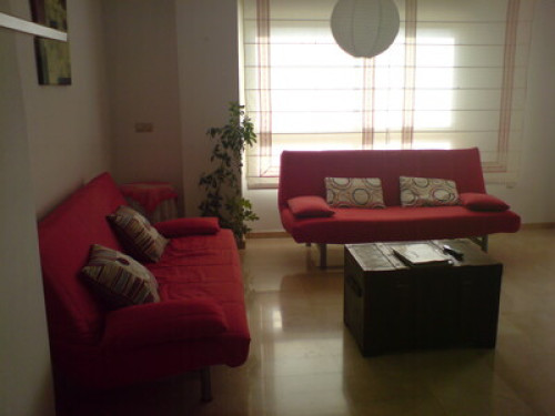 I OFFER ROOM IN ALICANTE
