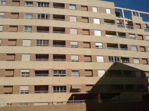 I OFFER ROOM IN ALICANTE