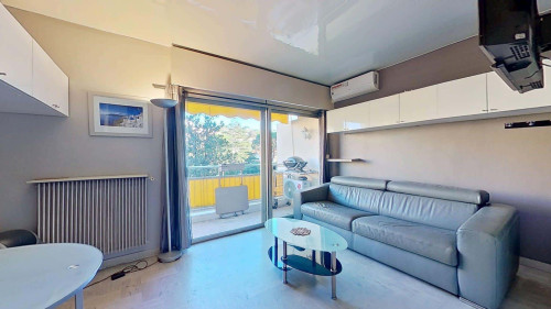 Apartment in Avenue du Docteur Raymond Picaud, Cannes for 19 m²