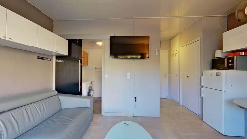 Apartment in Avenue du Docteur Raymond Picaud, Cannes for 19 m²